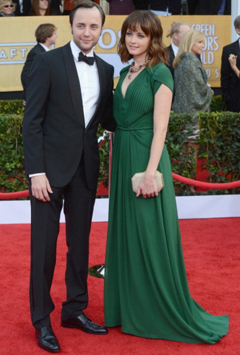 LOS ANGELES, CA - JANUARY 27:  Actors Vincent Kartheiser (L) and Alexis Bledel arrive at the 19th Annual Screen Actors Guild Awards held at The Shrine Auditorium on January 27, 2013 in Los Angeles, California.  (Photo by Jeff Kravitz/FilmMagic)
