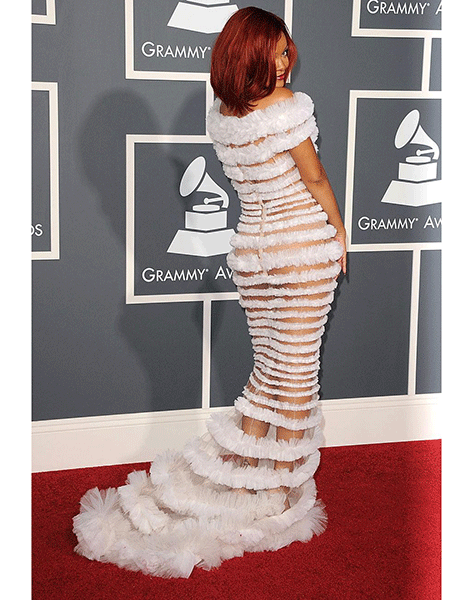 900_rihanna-grammys-dress-red-carpet-2076377540