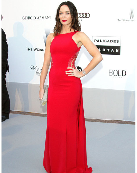 emily_blunt_red_sheath_dress