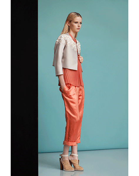 john-galliano-rtw-resort2013-runway-08_135910567157