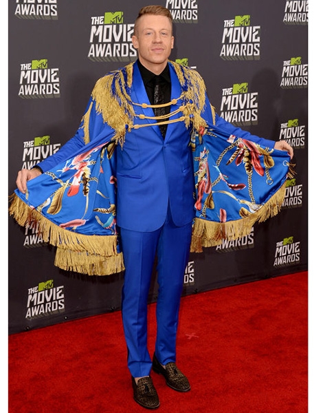 macklemore_mtv_movie_awards_2013_red_carpet_18mmhps-18mmhpv