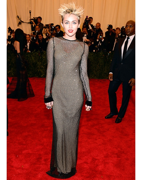 1367886528_miley-cyrus-zoom