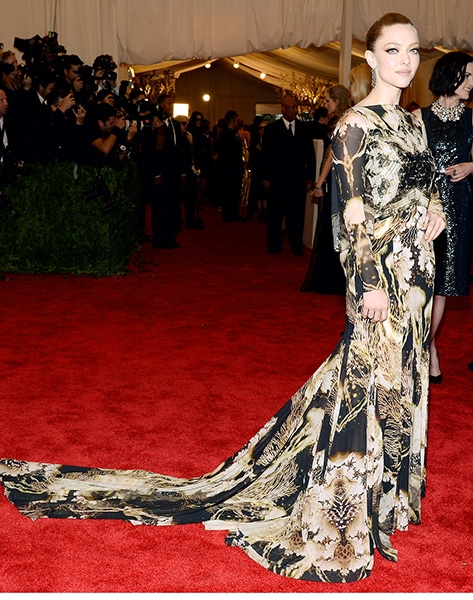 1367891611_amanda-seyfried-zoom