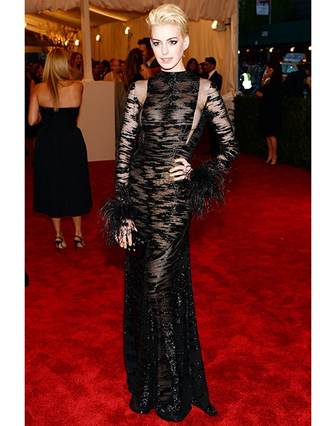 1367894833_anne-hathaway-zoom