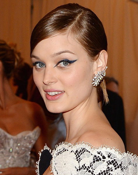 bella-heathcote-met-ball-2013-red-carpet-04