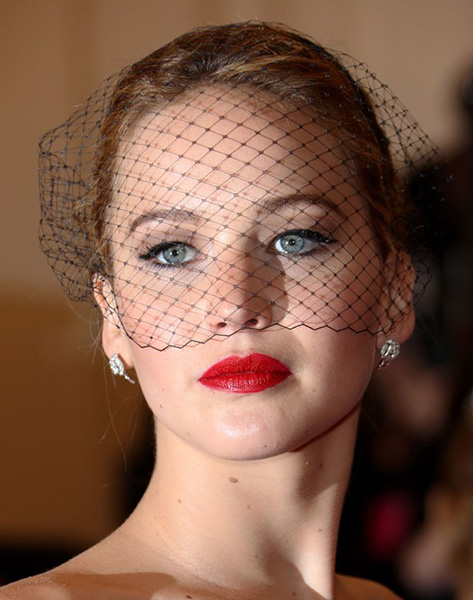 jennifer-lawrence-vogue-7may13-rex_b_592x888