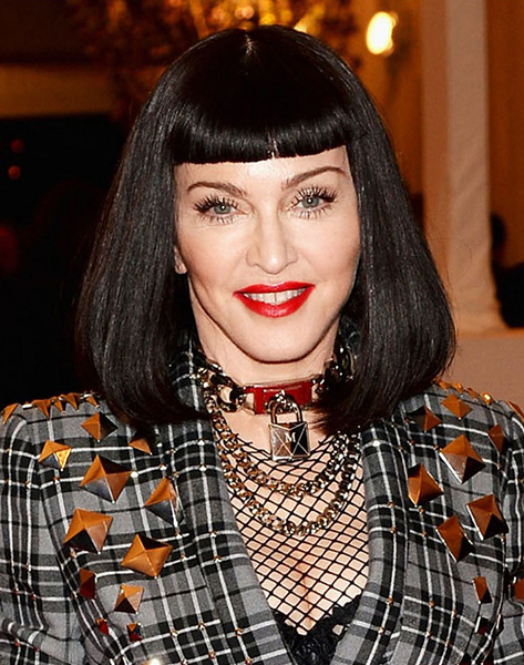 madonna-short-black-bob-hairdo-on-met-ball-2013-red-carpet-04