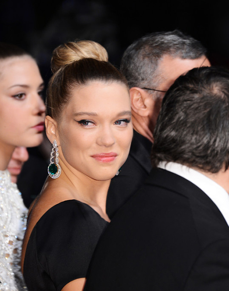 lea-seydoux-and-adele-exarchopoulos-at-la-vie-dadele-premiere-cannes-2013-9