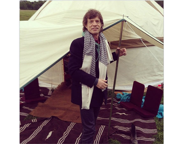 mick-jagger-shows-off-his-001