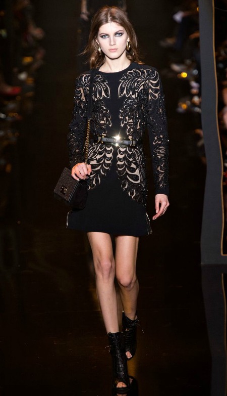 UZUN KOLLU MİNİ ELBİSELER NASIL GİYİLİR yyt