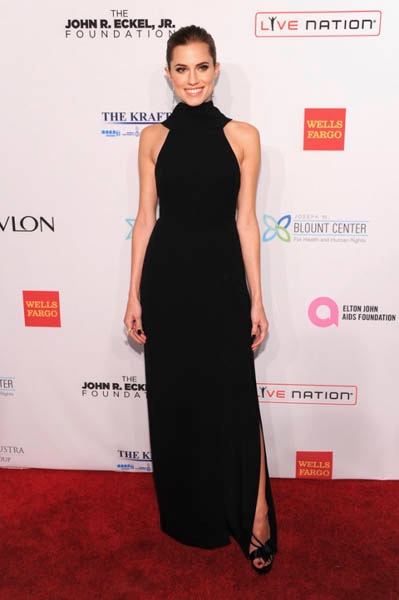 allison-williams-in-christian-dior-elton-john-aids-foundations-12th-annual-an-enduring-vision-benefit-600x902
