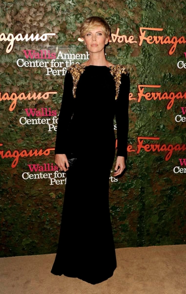 charlize-theron-in-alexander-mcqueen-wallis-annenberg-center-for-the-performing-arts-inaugural-gala-600x945