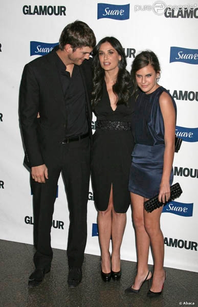 145605-ashton-kutcher-demi-moore-et-tallulah-637x0-1