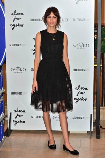 alexa-chung-vogue-15nov13-rex_b_426x639