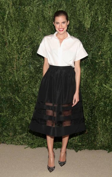 allison-williams-in-misha-nonoo-cfda-and-vogue-2013-fashion-fund-finalists-celebration-600x946