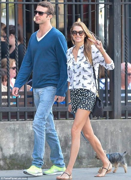 article-2421669-1bd88bb1000005dc-579_634x868