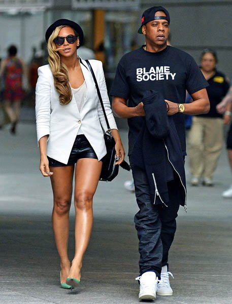 51118788 Couple Beyonce and Jay-Z out on a movie date to watch 'Iron Man 3' in Battery Park in New York City, New York on June 2, 2013 FameFlynet, Inc - Beverly Hills, CA, USA - +1 (818) 307-4813