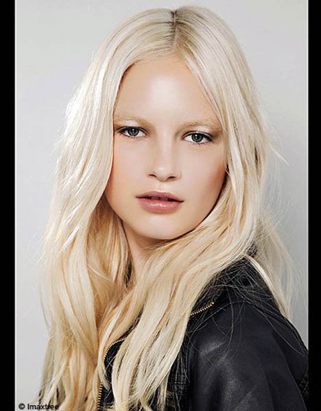 blond-polaire-defile-theyskens-theory_reference