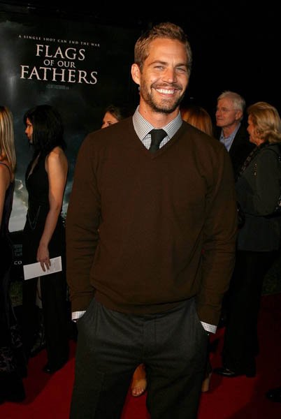 paul-walker-walked-red-carpet-premiere-his-film-flags-our-fathers-la-october-2006