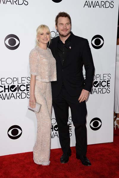 anna-faris-chris-pratt-made-adorable-couple-pcas-red-carpet
