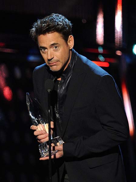 robert-downey-jr-made-sure-everyone-knew-people-choice-awards-were-all-about-him
