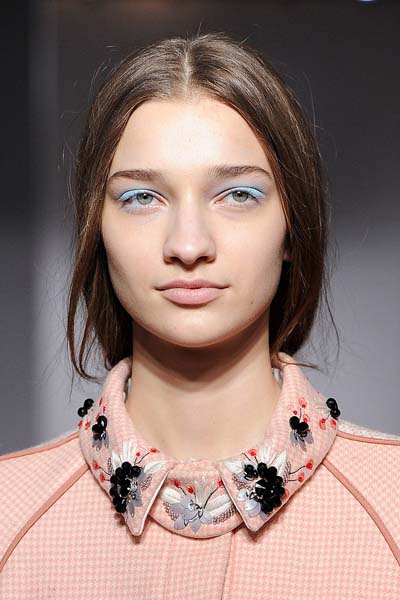 blue-eye-makeup-1-mother-of-pearl