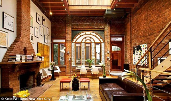 article-2591608-1CA59B7600000578-831_634x374