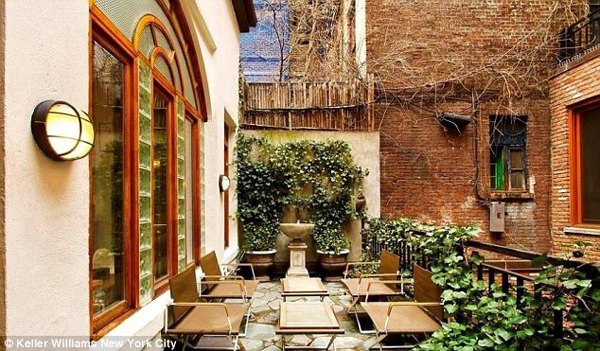 article-2591608-1CA59B8300000578-361_634x371