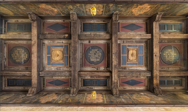 Another-view-intricate-ceiling