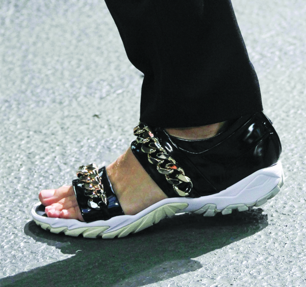 Givenchy_Chain_Gladiator_Sandals_Spring_Summer_2013_2014_Men_-017