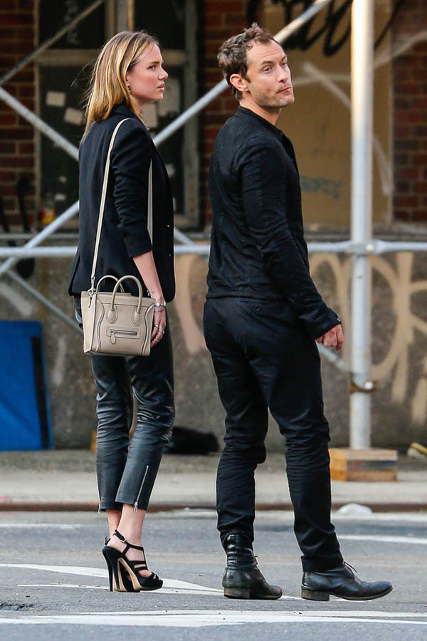 Jude Law & Alicia Rountree Try To Hail A Cab In NYC