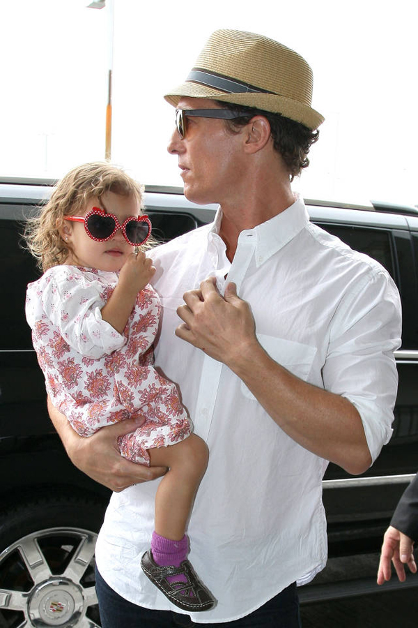 FFN_IMAGE_9152812|FFN_SET_9152880