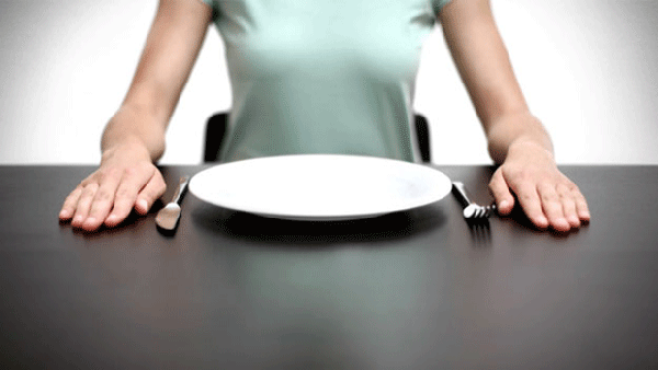 woman-with-empty-plate