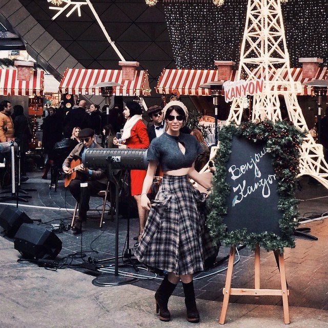 923742_916980611647974_1881198243_n