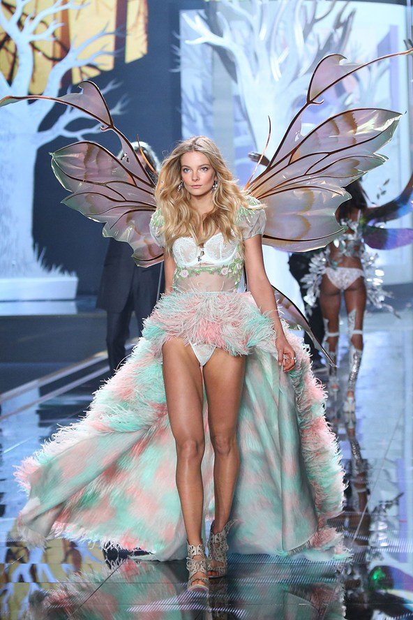 vs-catwalk-25-2dec14-pa_b_592x888