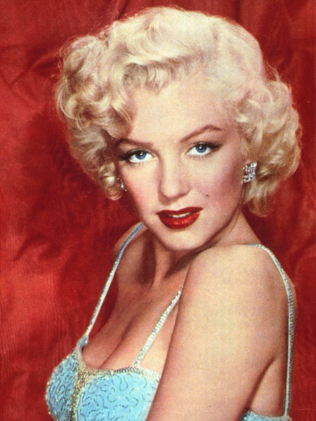 KIRIK KALPLER DURAĞINDA İNEN 10 ÜNLÜ KADIN 2