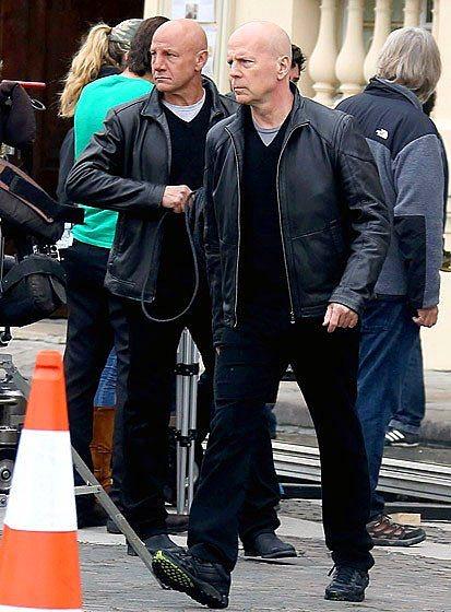 10. Bruce Willis ve İkiz Dublörü Stuart F. Wilson (Red)