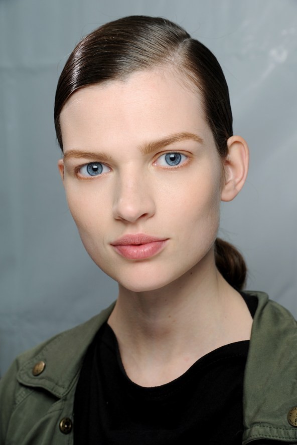 beauty_hacks_sleek_hair_19oga7q-19oga9r