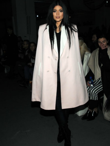 54e811128d185_-_sev-kylie-jenner-street-style-feb-de