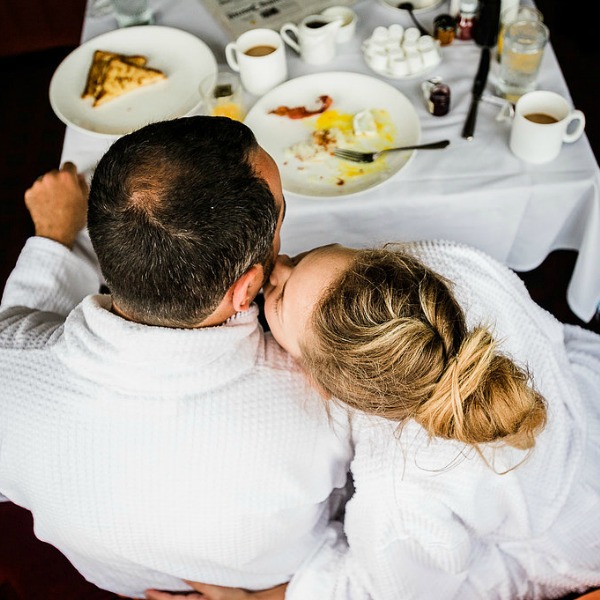 Have-breakfast-bed-day-after-wedding