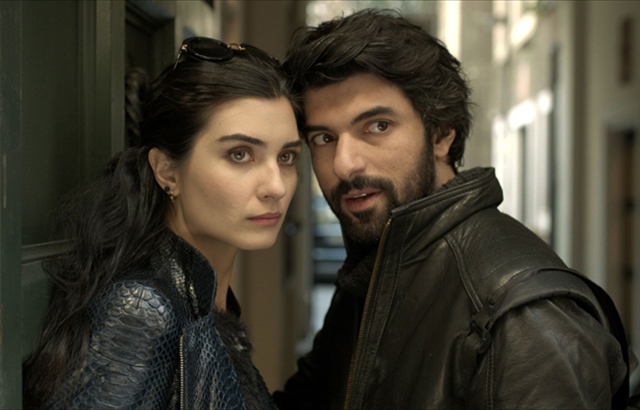 kara-para-ask-omer-elif