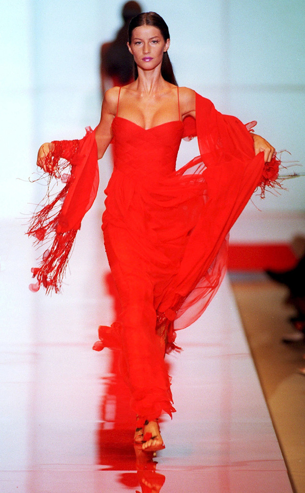 rs_634x1024-150403171057-634.Gisele-Bundchen-Runway.7.ms.040315
