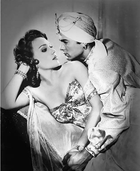 Jessica Alba ve Toni Curtis