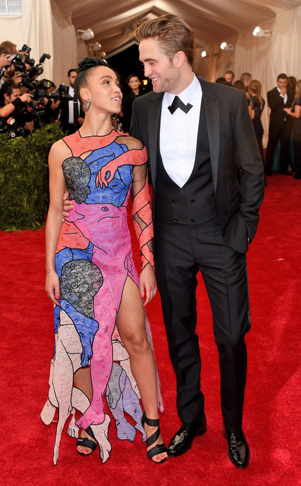 551925653KR00272_China_Thro