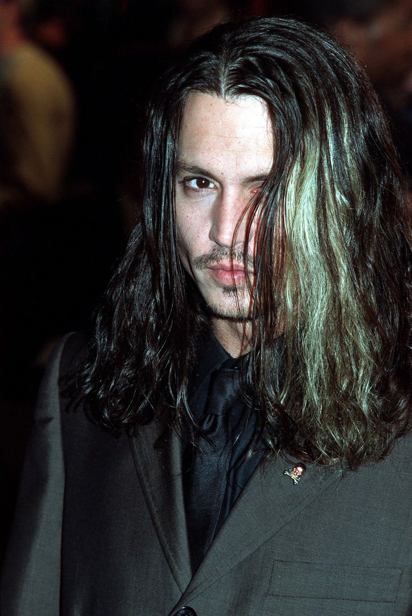 Johnny-Depp-attends-the-Film-premiere-Blow-2001