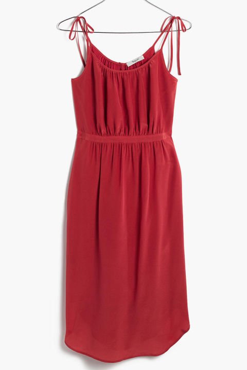 YAZ AYLARINIZA HAREKET KATACAK SEZONUN EN İYİ 9 KIRMIZI ELBİSESİ (3)