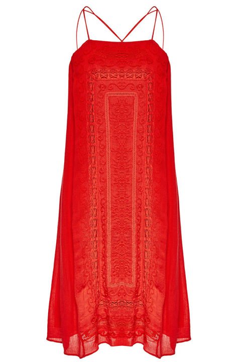 YAZ AYLARINIZA HAREKET KATACAK SEZONUN EN İYİ 9 KIRMIZI ELBİSESİ (8)