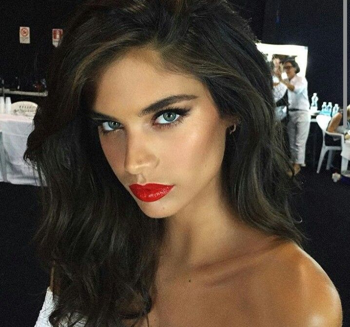 YAZ İÇİN EN İYİ 10 KIRMIZI RUJ