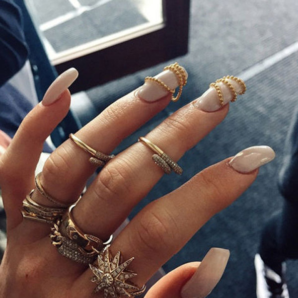 gallery-1434559725-hbz-summer-instagram-nails-03