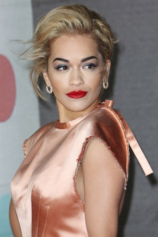 red-carpet-mu-rita-ora-brits-red-lips-brows-1